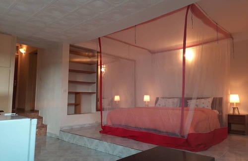 Cocody Apartment | Apartment with pool, garden, all services included