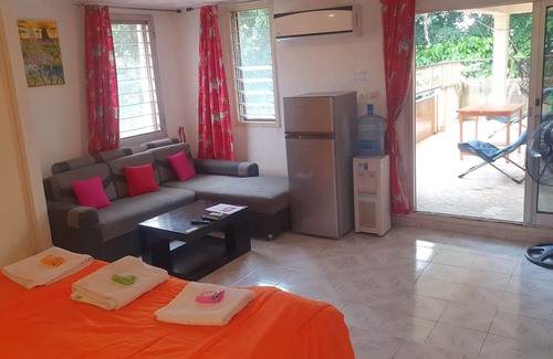 Cocody Apartment | Apartment with pool, garden, all services included