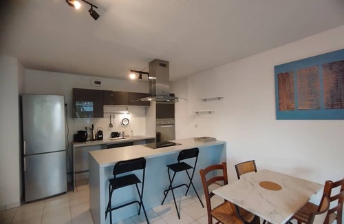 Minimes - Barriere de Paris Apartment | Spacious nest with balcony and shared pool