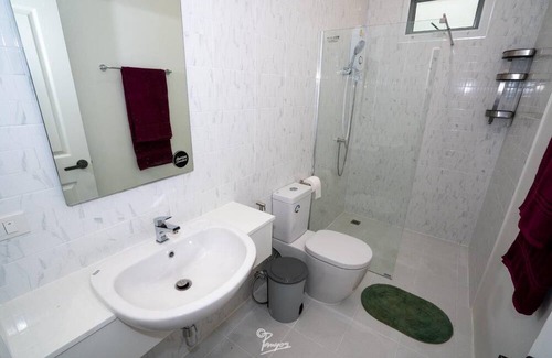 Kanchanaburi House | Modern home in Kanchanaburi set in beautiful riverside spa resort