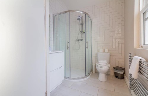Dundrum Apartment | GuestReady - Serene Rosy in Churchtown