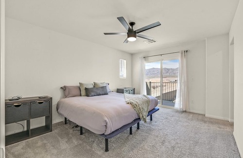 North Las Vegas House | New! 3BR Vegas Townhouse, sleeps 6, w Pool Access