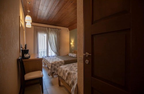 Eptalofos Condo | Eptalofos Guesthouse - Triple Haven with Balcony