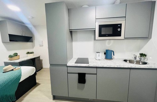 Old Trafford Apartment | Stretford Sanctuary: Stylish Studio