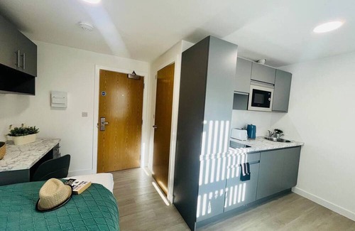 Old Trafford Apartment | Stretford Sanctuary: Stylish Studio