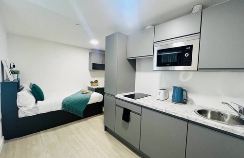 Old Trafford Apartment | Stretford Sanctuary: Stylish Studio