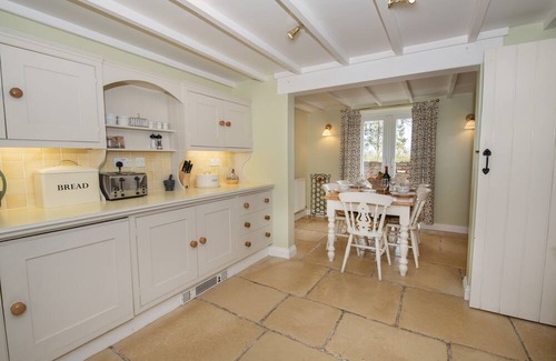 Huggate Cottage | Delightful holiday home in pretty village high in the stunning Yorkshire Wolds