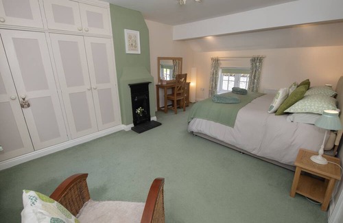 Huggate Cottage | Delightful holiday home in pretty village high in the stunning Yorkshire Wolds