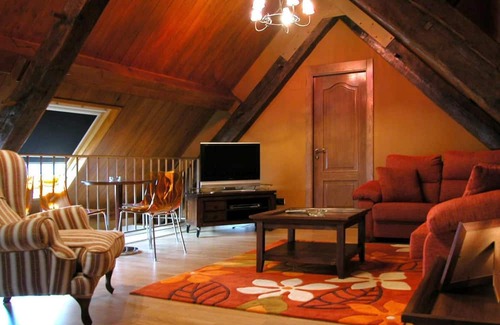 Villanueva de Aezcoa House | Holiday Home 'Casa Aguerre' with Mountain View, Private Terrace and Wi-Fi