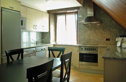 Villanueva de Aezcoa House | Holiday Home 'Casa Aguerre' with Mountain View, Private Terrace and Wi-Fi