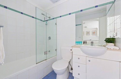 Beacon Hill Apartment | Blissful Hideaway in Brookvale - Huge Balcony!