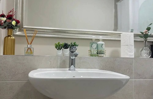 Sutton Cross House | Stylish and cosy new flat near Dublin Airport and City Center