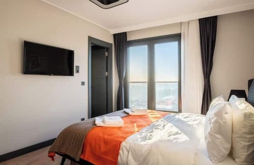 Kagithane Apartment | Juno - 3BD Fantastic Duplex Flat in a Residence