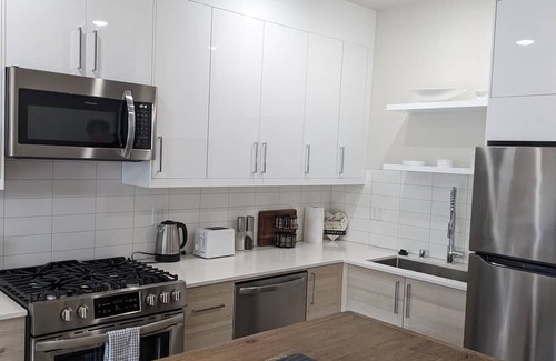 North Beacon Hill House | Cozy 2 Bed 2 Bath! Perfect sized townhome w/ rooftop, unleashing scenic views.