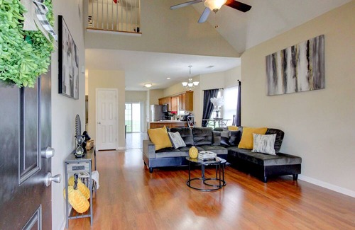 Clarksville House | Centrally located Townhome with Pool Access and game room
