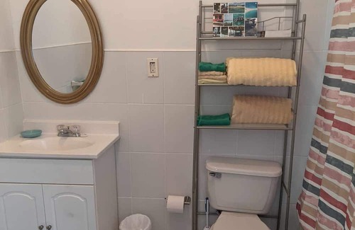 Governor's Harbour Cottage | Centrally located, budget friendly cottage across of GHB airport.