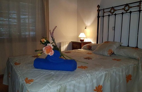 Jimena de la Frontera House | Holiday Home 'Casa El Horno' with Mountain View, Private Pool and Wi-Fi