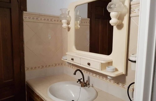 Jimena de la Frontera House | Holiday Home 'Casa El Horno' with Mountain View, Private Pool and Wi-Fi