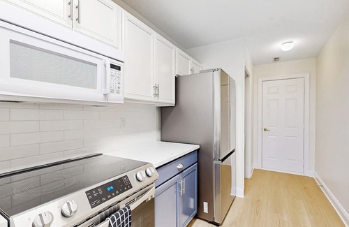 Keys Of Marsh Harbor House | Keys of Marsh Harbor townhome with pool/tennis access, private patio & fireplace