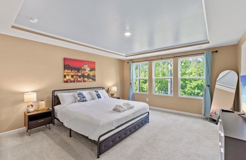 Northeast Raleigh House | Stylish & Central Townhome in the Heart of Raleigh