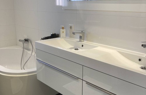 Venansault House | Maison Spacieuse Avec Jardin à 25min des Sables D'olonne