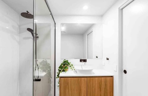 Sunshine Coast Apartment | New Boutique Apartment in the heart of Mooloolaba by BOXXLA