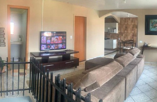 Uberaba House | Sobrado Eco City 01 Espaçoso e Confortável Com Wi-fi / Garagem / Sacada