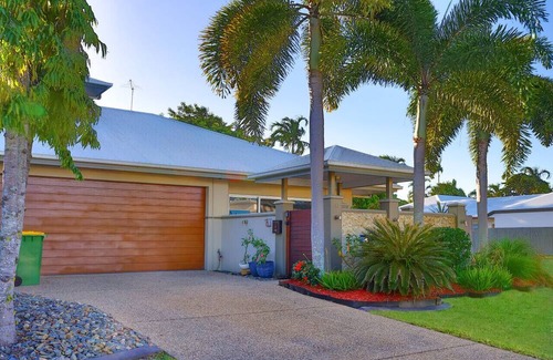 Trinity Park House | Private Luxury Haven: SUV Hire, Pool, Near Marina