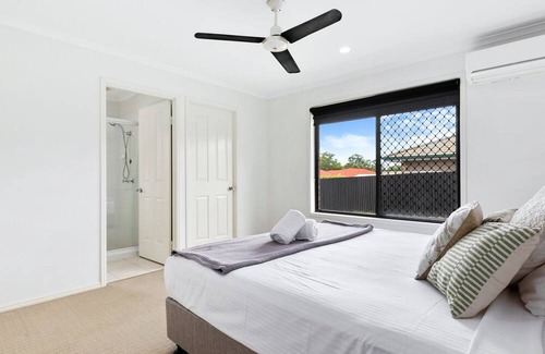 Urangan House | Relax at Moonstone-Moonstone dr