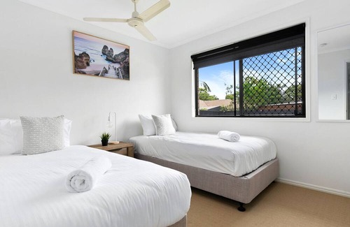 Urangan House | Relax at Moonstone-Moonstone dr