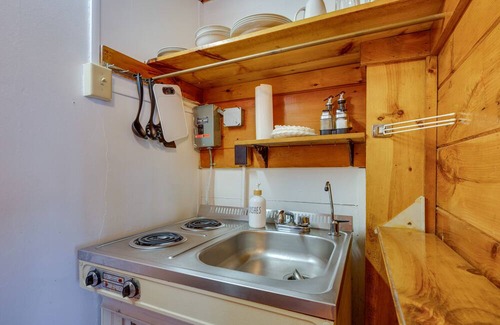 Weirs Beach Apartment | Quiet Laconia Studio, Near Mill Falls Marketplace!