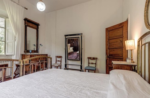 Londa Villa | Villa 'Luxury Apartment Vicino Firenze' with Private Garden, Balcony and Wi-Fi