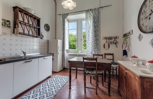 Londa Villa | Villa 'Luxury Apartment Vicino Firenze' with Private Garden, Balcony and Wi-Fi