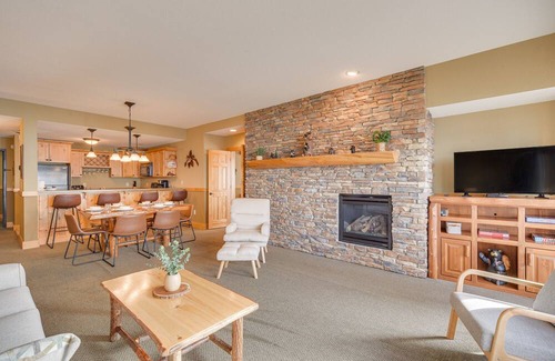 Two Harbors Condo | Waterfront Two Harbors Condo w/ Indoor Pool Access