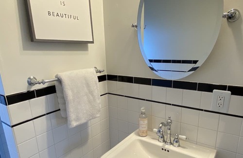 Cliff - Cannon Apartment | Cozy, elegant, and Victorian modern apartment. Downtown less than 5 minutes.