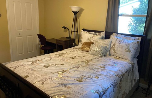 Ellettsville House | Charming 3-bedroom house in Ellettsville w/ Fiber internet & backyard fire pit