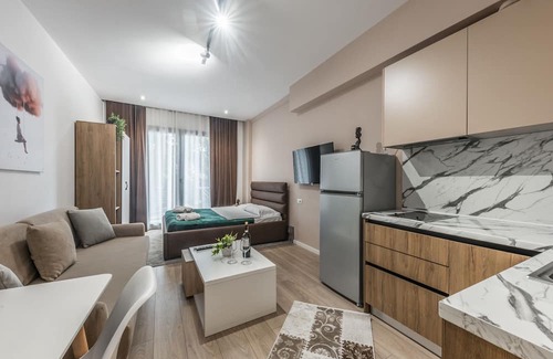 Rade Apartment | Comfy City Center Studio Apartment - City View