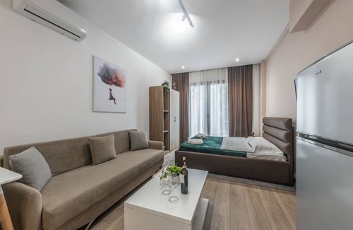 Rade Apartment | Comfy City Center Studio Apartment - City View