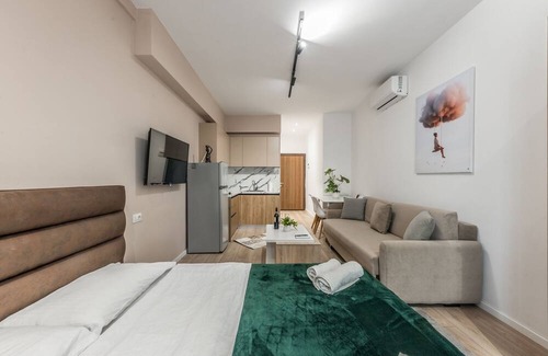 Rade Apartment | Comfy City Center Studio Apartment - City View