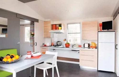 Saint-Cricq House | Camping Lac de Thoux* - Classic Pavilion 30m² - 3 Ad + 1 Child - for people with reduced mobility - air conditioning - TV 4 people