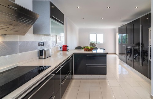 Urbanizacion el Rosario Villa | LAS ADELFAS: ANDALUSIAN STYLE VILLA WITH SEA VIEW