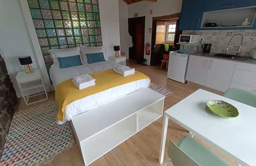 Angra do Heroismo Apartment | Studio Apartment 'Casa Do Poço - Casinha' with Mountain View, Shared Terrace and Wi-Fi