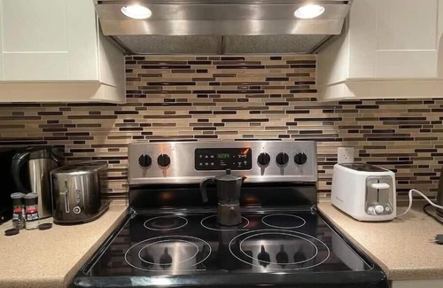 Vaughan House | Comfy new renovated 3 bed 3 bath above ground basement 7min to Canada Wonderland