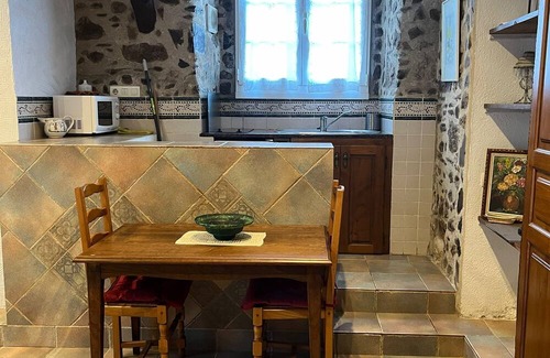 Navarra Pyrenees Apartment | Studio Apartment 'Etxezuria' with Mountain View, Private Garden and Wi-Fi