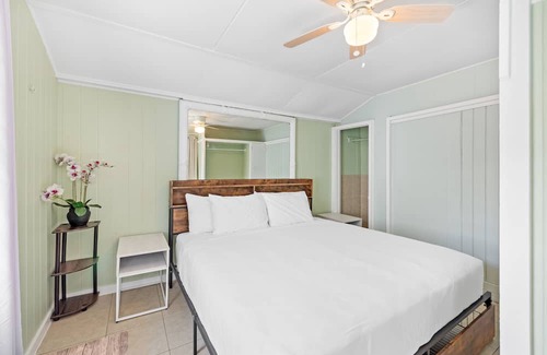 McCully - Moiliili House | Cozy 1BR/1BA Hawaiian Hideaway - Ideal for Couples, Near Top Attractions