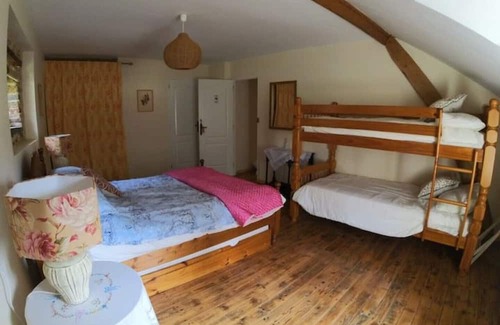 Bersac-sur-Rivalier Bed & Breakfast | Family Room for up to 5