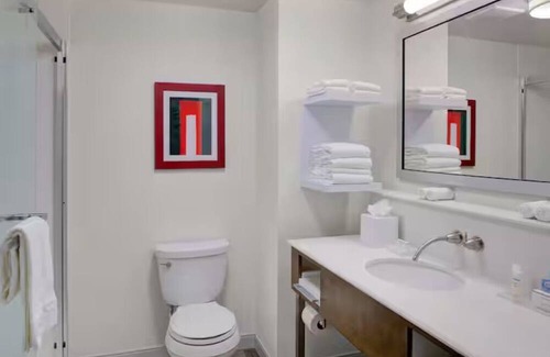 Columbus House | Business & Pleasure Hub | Free WiFi | Minutes from Downtown | Free Hot Breakfast