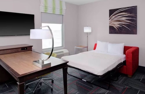 Columbus House | Modern Rooms | EV Charging & Indoor Pool | Next to Scioto Downs