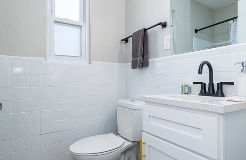 Cottage Line Apartment | The Tide Suite / Direct Beach Access