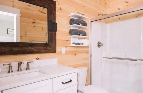Wanchese Cottage | Perfect fishing village retreat with boat parking